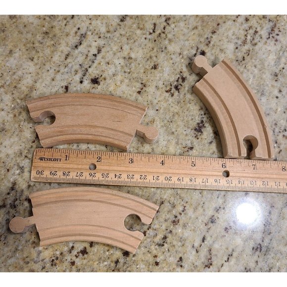 4 PIECE REVERSIBLE CURVE TRACK BRIO THOMAS COMPATIBLE WOODEN RAILWAY 4" Curve - Picture 4 of 5